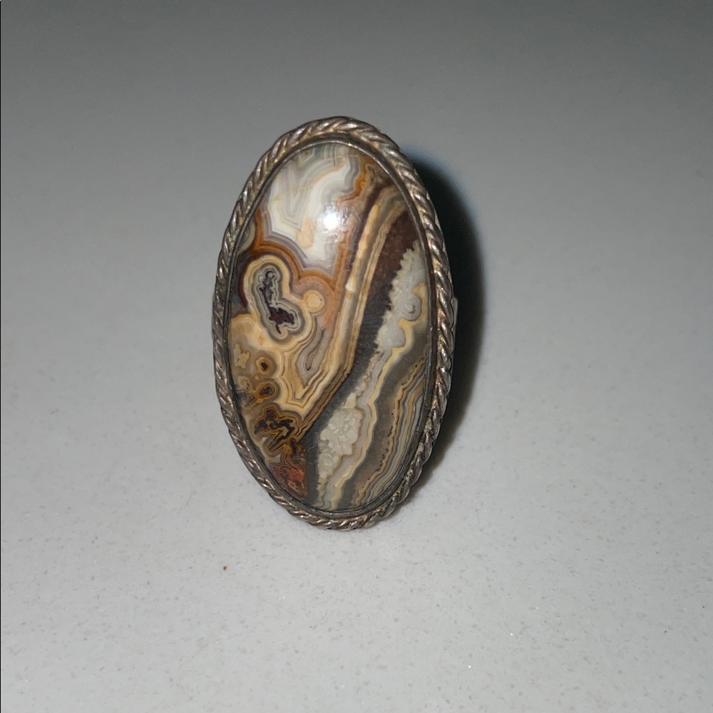 Elegant Agate Stone Ring in Silver Setting, Size 8.5